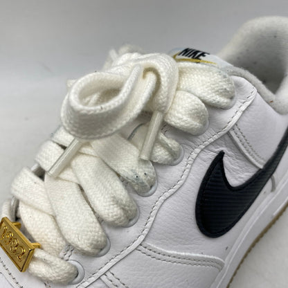 【中古品】【メンズ】 NIKE ナイキ DX2305-100 AIR FORCE 1 LOW BRONX ORIGINS エア フォース 1 ロー ブロンクス オリジンズ スニーカー 靴 160-260921-kh-01-izu サイズ：27.5 カラー：WHITE/BLACK-METALLIC GOLD-COCONUT MILK 万代Net店