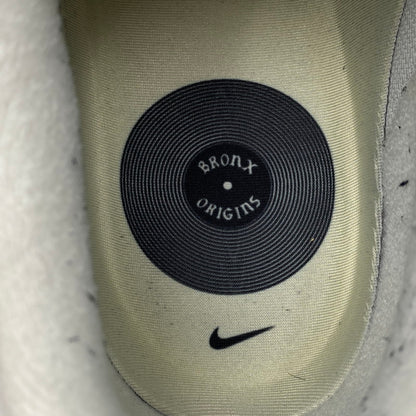 【中古品】【メンズ】 NIKE ナイキ DX2305-100 AIR FORCE 1 LOW BRONX ORIGINS エア フォース 1 ロー ブロンクス オリジンズ スニーカー 靴 160-260921-kh-01-izu サイズ：27.5 カラー：WHITE/BLACK-METALLIC GOLD-COCONUT MILK 万代Net店