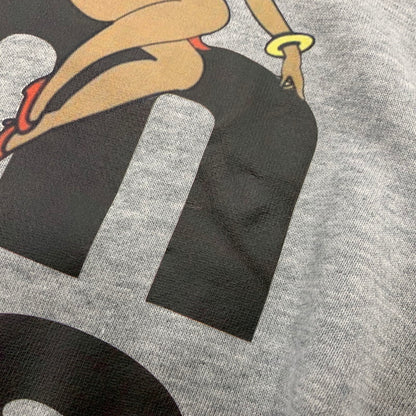 【中古品】【メンズ】 WORLD WIDE FAMOUS ワールドワイドフェイマス BETTY GRAPHIC SWEATSHIRT ベティ グラフィック スウェットシャツ トップス 142-260924-kh-08-izu サイズ：L カラー：グレー 万代Net店