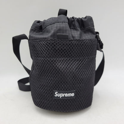 【中古品】【メンズ/レディース】 SUPREME シュプリーム 23AW SMALL CINCH POUCH スモール シンチ ポーチ カバン 鞄 188-260924-cs-12-izu カラー：ブラック 万代Net店