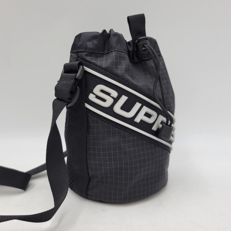 【中古品】【メンズ/レディース】 SUPREME シュプリーム 23AW SMALL CINCH POUCH スモール シンチ ポーチ カバン 鞄 188-260924-cs-12-izu カラー：ブラック 万代Net店