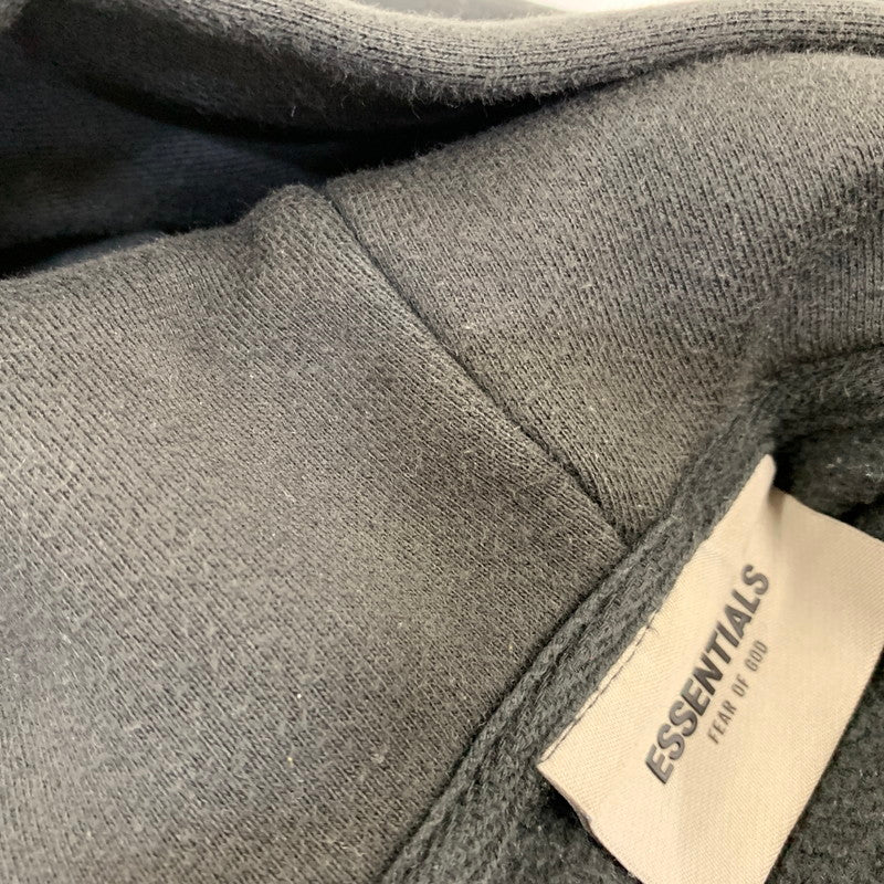 【中古品】【メンズ】 FEAR OF GOD ESSENTIALS フィア オブ ゴッド エッセンシャルズ LOGO PULLOVER HOODIE ロゴ プルオーバー パーカー トップス 142-260925-ay-07-izu サイズ：L カラー：ブラック 万代Net店