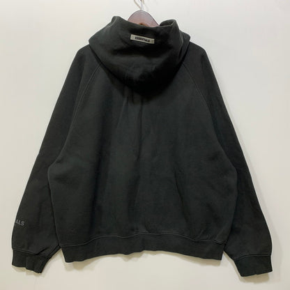 【中古品】【メンズ】 FEAR OF GOD ESSENTIALS フィア オブ ゴッド エッセンシャルズ LOGO PULLOVER HOODIE ロゴ プルオーバー パーカー トップス 142-260925-ay-07-izu サイズ：L カラー：ブラック 万代Net店