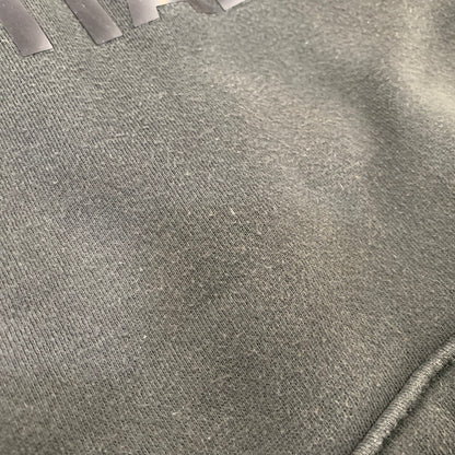 【中古品】【メンズ】 FEAR OF GOD ESSENTIALS フィア オブ ゴッド エッセンシャルズ LOGO PULLOVER HOODIE ロゴ プルオーバー パーカー トップス 142-260925-ay-07-izu サイズ：L カラー：ブラック 万代Net店