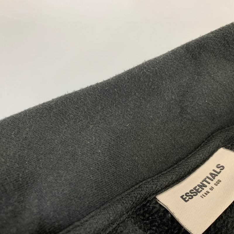 【中古品】【メンズ】 FEAR OF GOD ESSENTIALS フィア オブ ゴッド エッセンシャルズ HALF ZIP LOGO SWEATSHIRT ハーフジップ ロゴ スウェット トップス 142-260925-ay-08-izu サイズ：XL カラー：ブラック 万代Net店