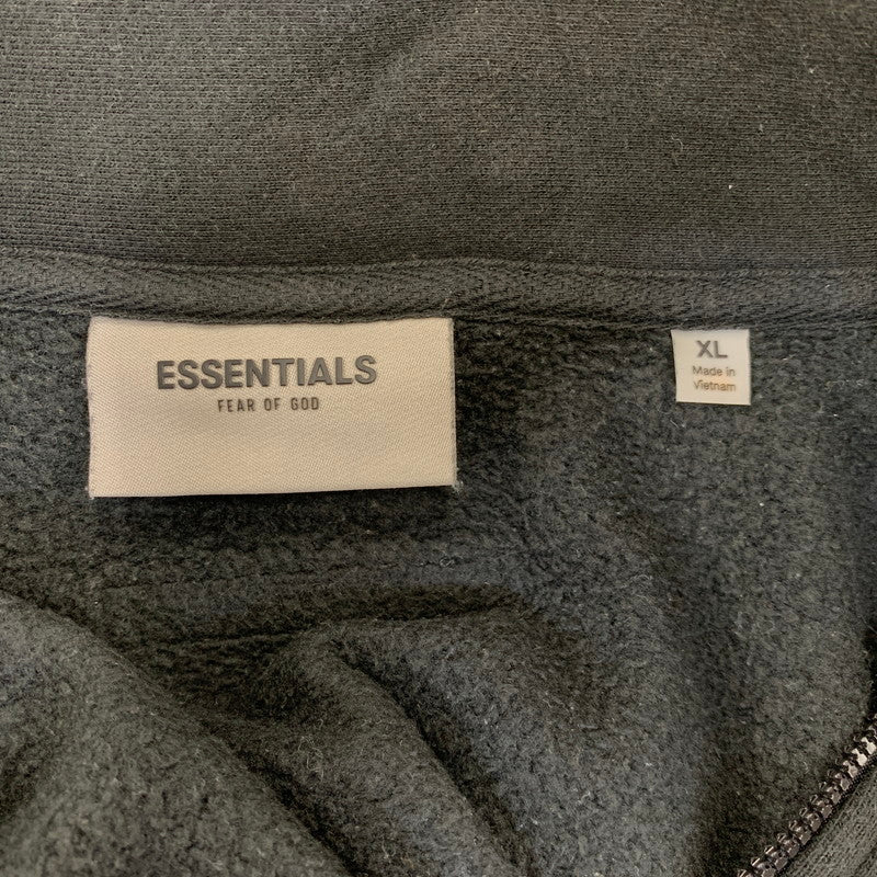 【中古品】【メンズ】 FEAR OF GOD ESSENTIALS フィア オブ ゴッド エッセンシャルズ HALF ZIP LOGO SWEATSHIRT ハーフジップ ロゴ スウェット トップス 142-260925-ay-08-izu サイズ：XL カラー：ブラック 万代Net店