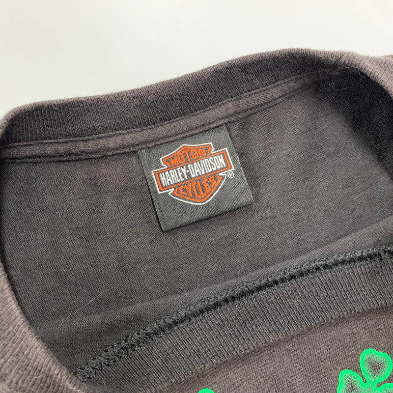 【中古品】【メンズ】 HARLEY-DAVIDSON ハーレーダビッドソン c2012 GREEN FLAME CLOVER LS TEE グリーン フレーム クローバー ロングスリーブ Ｔシャツ トップス 長袖 146-260923-cs-01-izu サイズ：不明 カラー：ブラック 万代Net店