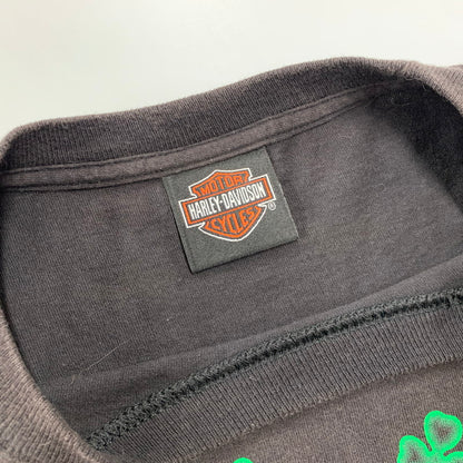 【中古品】【メンズ】 HARLEY-DAVIDSON ハーレーダビッドソン c2012 GREEN FLAME CLOVER LS TEE グリーン フレーム クローバー ロングスリーブ Ｔシャツ トップス 長袖 146-260923-cs-01-izu サイズ：不明 カラー：ブラック 万代Net店