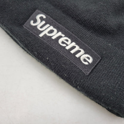 【中古品】【メンズ/レディース】 Supreme シュプリーム × NEW ERA ニューエラ BOX LOGO BEANIE ボックスロゴ ビーニー ニット帽 帽子 185-260927-as-06-izu サイズ：F カラー：ブラック 万代Net店