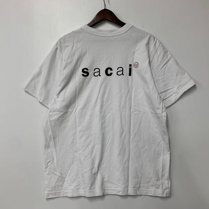 【中古品】【メンズ】 WTAPS ダブルタップス × SACAI サカイ 25-0928S PRINT T-SHIRT SS COTTON プリント Tシャツ ショートスリーブ コットン トップス 142-261001-kh-04-izu サイズ：4 カラー：ホワイト 万代Net店