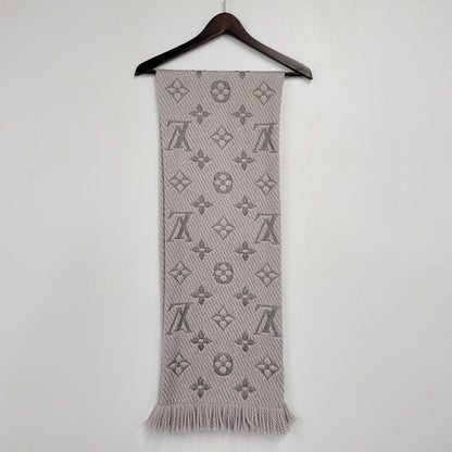 【中古品】【メンズ/レディース】 LOUIS VUITTON ルイ・ヴィトン LOGOMANIA SCARF MONOGRAM M74742 ロゴマニア スカーフ マフラー 179-260927-as-19-izu カラー：グレー系 万代Net店