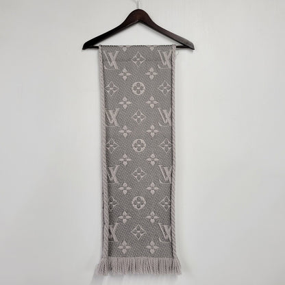【中古品】【メンズ/レディース】 LOUIS VUITTON ルイ・ヴィトン LOGOMANIA SCARF MONOGRAM M74742 ロゴマニア スカーフ マフラー 179-260927-as-19-izu カラー：グレー系 万代Net店