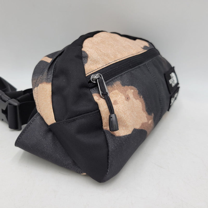 【中古品】【メンズ/レディース】 Supreme シュプリーム × THE NORTH FACE ザ・ノースフェイス BLEACHED DENIM PRINT ROO II NF0A7WOG ブリーチド デニム プリント ルー II バッグ カバン 鞄 188-260927-as-07-izu カラー：マルチカラー 万代Net店