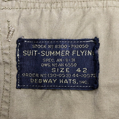【中古品】【メンズ】 USAAF アメリカ陸軍航空軍 DEBWAY HATS, INC. デブウェイ ハッツ CONMAR ZIP TYPE AN-S-31 SUIT-SUMMER FLYING コンマージップ つなぎ 157-261001-kh-13-izu サイズ：42 カラー：カーキ 万代Net店