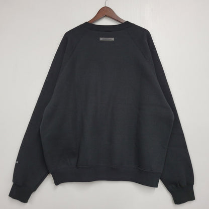 【中古美品】【メンズ】 FEAR OF GOD ESSENTIALS フィアオブゴッド エッセンシャルズ CREWNECK SWEAT SHIRT クルーネック スウェットシャツ 142-260929-as-09-izu サイズ：L カラー：ブラック 万代Net店