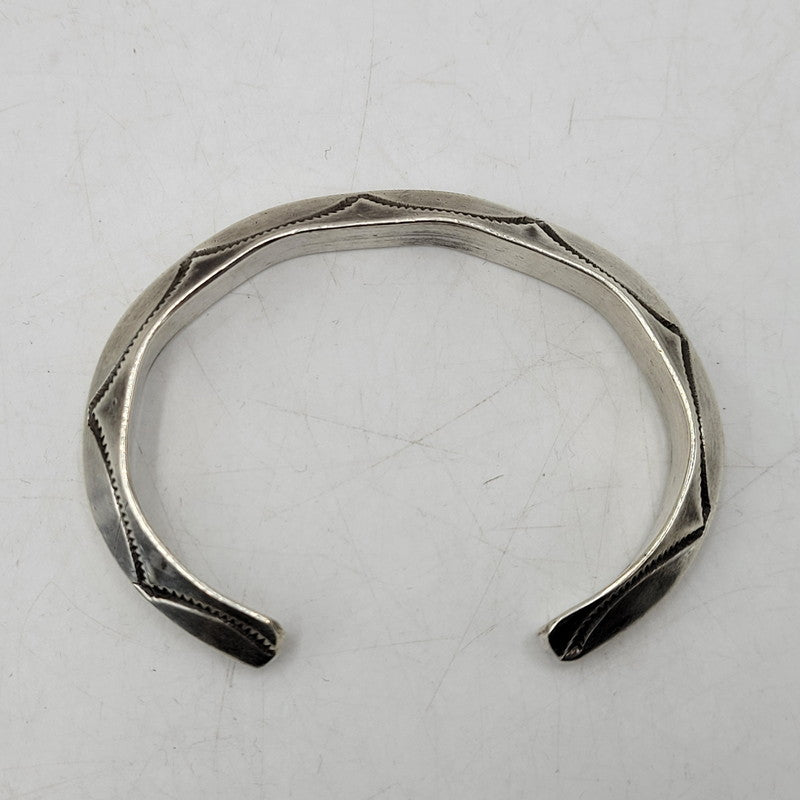【中古品】【メンズ/レディース】 STERLING TAHE スターリングタホ STAMP WORK BANGLE スタンプ ワーク バングル アクセサリー 191-261007-kh-03-izu カラー：シルバー 万代Net店