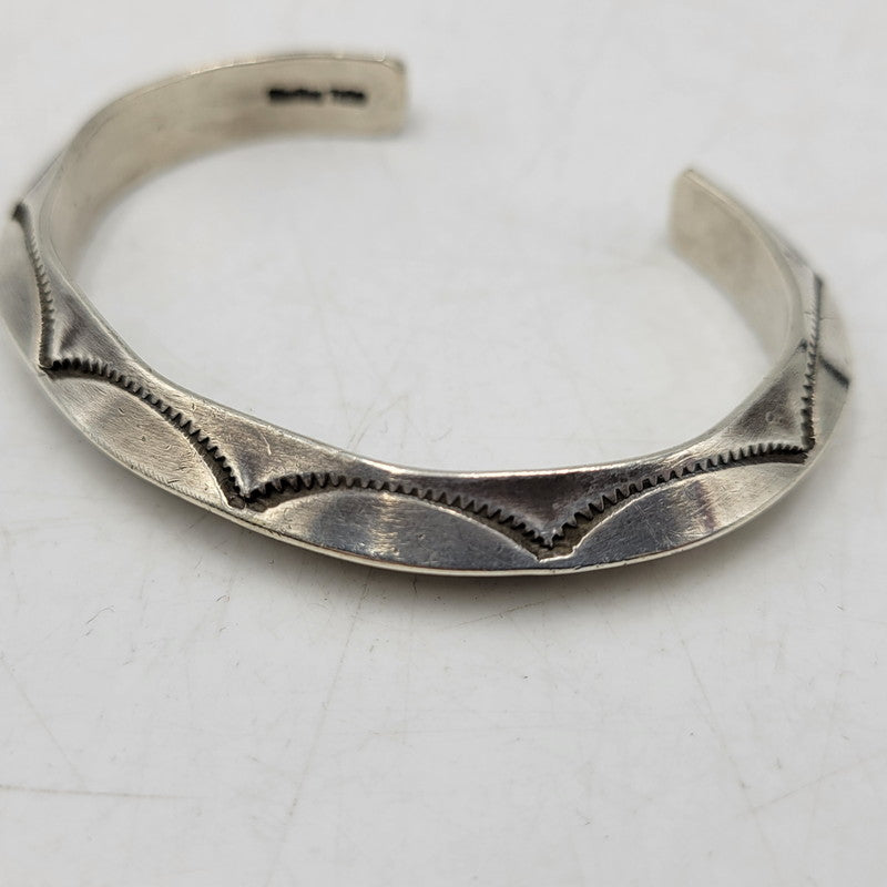 【中古品】【メンズ/レディース】 STERLING TAHE スターリングタホ STAMP WORK BANGLE スタンプ ワーク バングル アクセサリー 191-261007-kh-03-izu カラー：シルバー 万代Net店