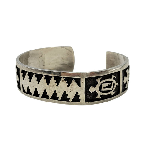【中古品】【メンズ/レディース】 HOPI ホピ族 STERLING TURTLE MOTIF OVERLAY BANGLE スターリング タートル モチーフ オーバーレイ バングル アクセサリー 191-261006-as-11-izu カラー：シルバー 万代Net店