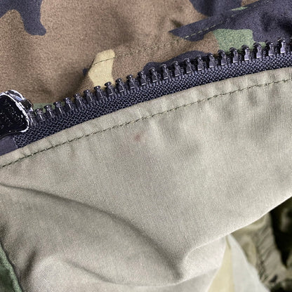 【現状渡し品】【メンズ】 U.S.ARMY ユーエスアーミー SP0100-00-D-4021 2000年製 00S PARKA, パーカー COLD WEATHER, CAMOUFLAGE コールド・ウェザー・カモフラージュ (ECWCS 第1世代) アウター 146-261003-ya-05-izu サイズ：S-R カラー：マルチ 万代Net店