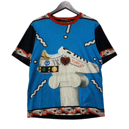 【中古品】【メンズ】 DOLCE&GABBANA ドルチェアンドガッバーナ G8HV4T FH7MG DG ROYAL SNEAKERS TEE スニーカー Tシャツ トップス 141-261012-kh-12-izu サイズ：46 カラー：マルチ 万代Net店