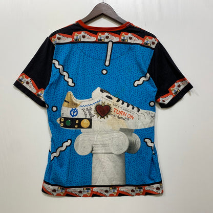 【中古品】【メンズ】 DOLCE&GABBANA ドルチェアンドガッバーナ G8HV4T FH7MG DG ROYAL SNEAKERS TEE スニーカー Tシャツ トップス 141-261012-kh-12-izu サイズ：46 カラー：マルチ 万代Net店