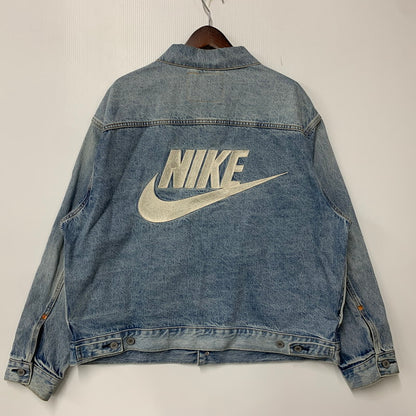 【中古品】【メンズ】 Levi's リーバイス × NIKE ナイキ DENIM TRUCKER JACKET 002TM-0000 デニムトラッカージャケット 142-261003-as-06-izu サイズ：L カラー：ライトインディゴ 万代Net店