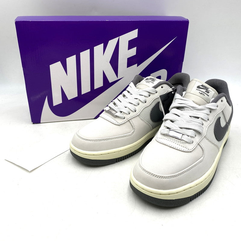 【中古美品】【メンズ/レディース】 NIKE SB ナイキエスビー×YUTO HORIGOME ユウト ホリゴメ IO8439-100 AIR FORCE エア フォース 1 LOW ロウ スニーカー シューズ 靴 160-261006-ya-19-izu サイズ：25.5cm カラー：WHITE/IRON GREY-WHITE 万代Net店