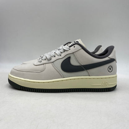 【中古美品】【メンズ/レディース】 NIKE SB ナイキエスビー×YUTO HORIGOME ユウト ホリゴメ IO8439-100 AIR FORCE エア フォース 1 LOW ロウ スニーカー シューズ 靴 160-261006-ya-19-izu サイズ：25.5cm カラー：WHITE/IRON GREY-WHITE 万代Net店