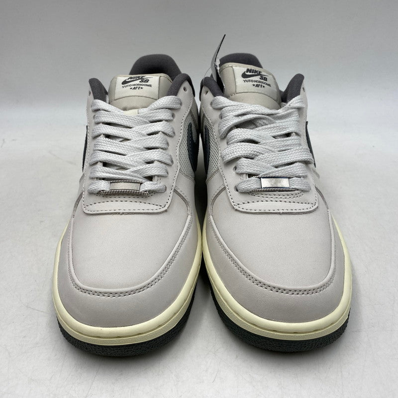 【中古美品】【メンズ/レディース】 NIKE SB ナイキエスビー×YUTO HORIGOME ユウト ホリゴメ IO8439-100 AIR FORCE エア フォース 1 LOW ロウ スニーカー シューズ 靴 160-261006-ya-19-izu サイズ：25.5cm カラー：WHITE/IRON GREY-WHITE 万代Net店