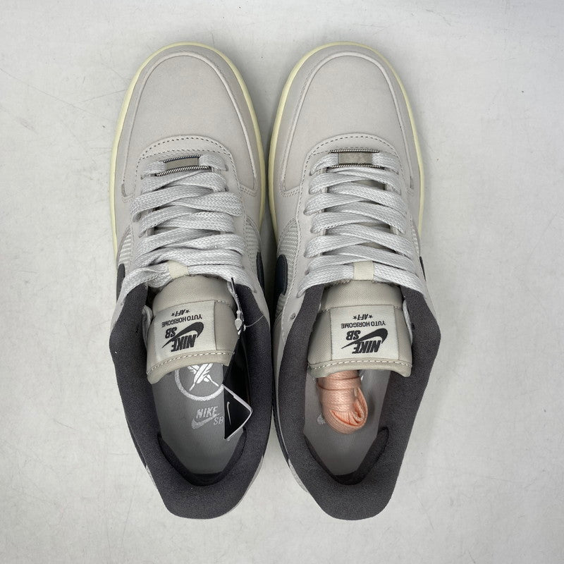 【中古美品】【メンズ/レディース】 NIKE SB ナイキエスビー×YUTO HORIGOME ユウト ホリゴメ IO8439-100 AIR FORCE エア フォース 1 LOW ロウ スニーカー シューズ 靴 160-261006-ya-19-izu サイズ：25.5cm カラー：WHITE/IRON GREY-WHITE 万代Net店