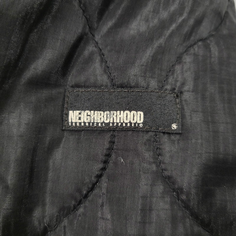 【中古品】【メンズ】 NEIGHBORHOOD ネイバーフッド REVERSIBLE リバーシブル QUILTING JACKET キルティング ジャケットアウター トップス 142-261007-sm-05-izu サイズ：M カラー：ブラック/グレー/ホワイト 万代Net店