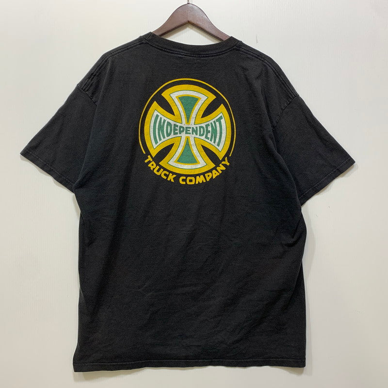 【中古品】【メンズ】 INDEPENDENT インディペンデント IRON CROSS LOGO TEE アイアンクロス ロゴ Tシャツ 半袖 トップス 142-261008-as-03-izu サイズ：XL カラー：ブラック 万代Net店
