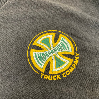 【中古品】【メンズ】 INDEPENDENT インディペンデント IRON CROSS LOGO TEE アイアンクロス ロゴ Tシャツ 半袖 トップス 142-261008-as-03-izu サイズ：XL カラー：ブラック 万代Net店