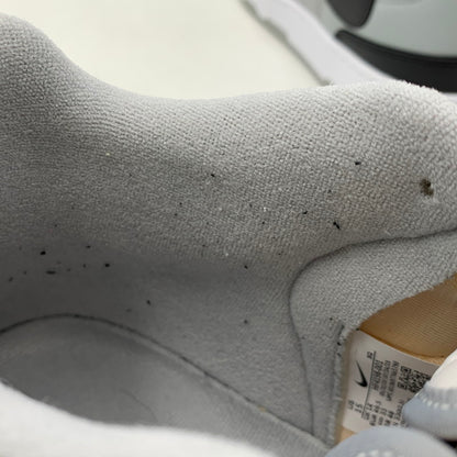 【中古品】【メンズ】 NIKE ナイキ × TRAVIS SCOTT トラヴィス スコット HF4198-001 ATTACK アタック スニーカー 靴 160-261008-kh-01-izu サイズ：33 カラー：LIGHT SMOKE GREY/BLACK-WHITE 万代Net店