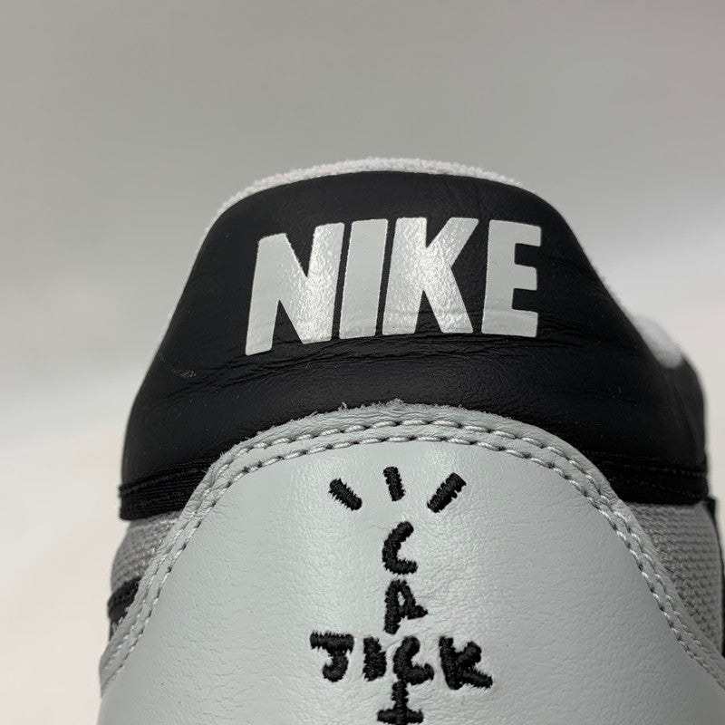 【中古品】【メンズ】 NIKE ナイキ × TRAVIS SCOTT トラヴィス スコット HF4198-001 ATTACK アタック スニーカー 靴 160-261008-kh-01-izu サイズ：33 カラー：LIGHT SMOKE GREY/BLACK-WHITE 万代Net店