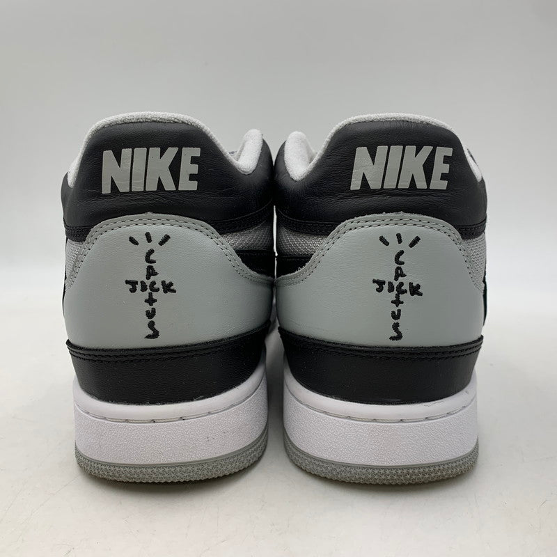 【中古品】【メンズ】 NIKE ナイキ × TRAVIS SCOTT トラヴィス スコット HF4198-001 ATTACK アタック スニーカー 靴 160-261008-kh-01-izu サイズ：33 カラー：LIGHT SMOKE GREY/BLACK-WHITE 万代Net店