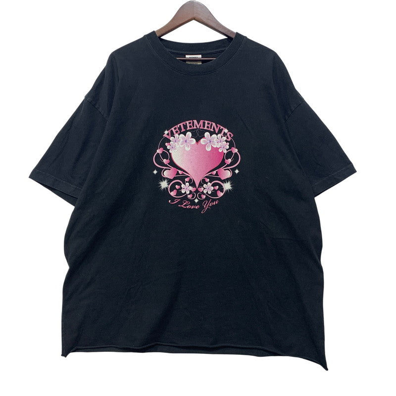 【中古品】【メンズ】 VETEMENTS ヴェトモン I LOVE YOU GIANT TEE Tシャツ 半袖 トップス 142-261008-as-01-izu サイズ：M カラー：ブラック 万代Net店