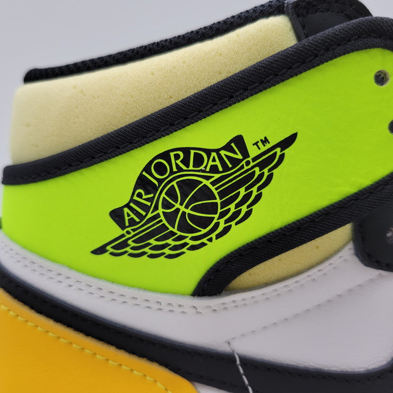 【中古美品】【メンズ】 NIKE ナイキ AIR JORDAN 1 RETRO HIGH OG 555088-118 エア ジョーダン 1 レトロ ハイ OG スニーカー 靴 160-261011-as-04-izu サイズ：27cm カラー：WHITE/BLACK-VOLT 万代Net店