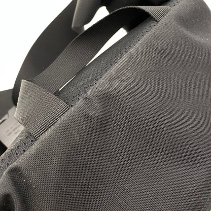 【中古品】【メンズ/レディース】 MYSTERY RANCH ミステリーランチ 299644 IN AND OUT SHOULDER BAG イン アンド アウト ショルダーバッグ カバン 188-261018-ms-25-izu カラー：ブラック 万代Net店