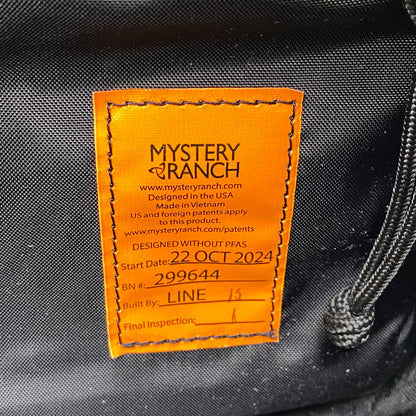 【中古品】【メンズ/レディース】 MYSTERY RANCH ミステリーランチ 299644 IN AND OUT SHOULDER BAG イン アンド アウト ショルダーバッグ カバン 188-261018-ms-25-izu カラー：ブラック 万代Net店