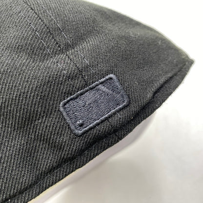 【中古品】【メンズ/レディース】 NEW ERA ニューエラ×ESSENTIALS エッセンシャルズ 59FIFTY LOGO CAP ロゴ キャップ 帽子 185-261017-cs-18-izu サイズ：7 1/4 カラー：ブラック×クリーム 万代Net店