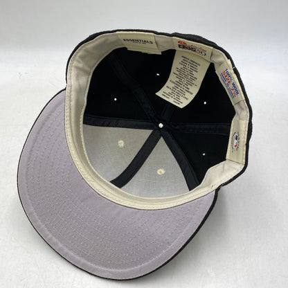 【中古品】【メンズ/レディース】 NEW ERA ニューエラ×ESSENTIALS エッセンシャルズ 59FIFTY LOGO CAP ロゴ キャップ 帽子 185-261017-cs-18-izu サイズ：7 1/4 カラー：ブラック×クリーム 万代Net店
