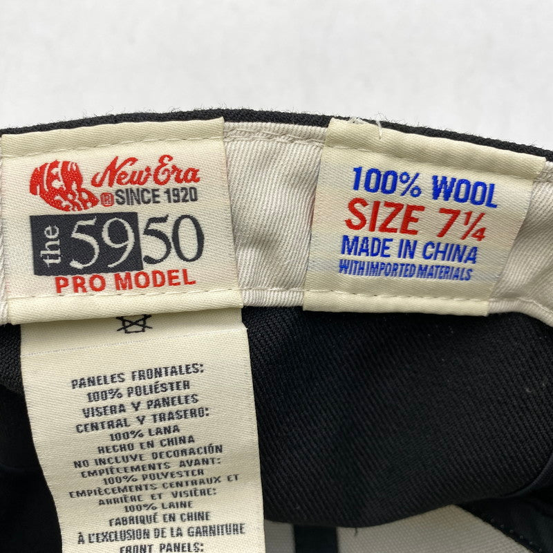 【中古品】【メンズ/レディース】 NEW ERA ニューエラ×ESSENTIALS エッセンシャルズ 59FIFTY LOGO CAP ロゴ キャップ 帽子 185-261017-cs-18-izu サイズ：7 1/4 カラー：ブラック×クリーム 万代Net店