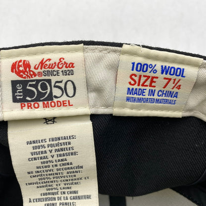 【中古品】【メンズ/レディース】 NEW ERA ニューエラ×ESSENTIALS エッセンシャルズ 59FIFTY LOGO CAP ロゴ キャップ 帽子 185-261017-cs-18-izu サイズ：7 1/4 カラー：ブラック×クリーム 万代Net店