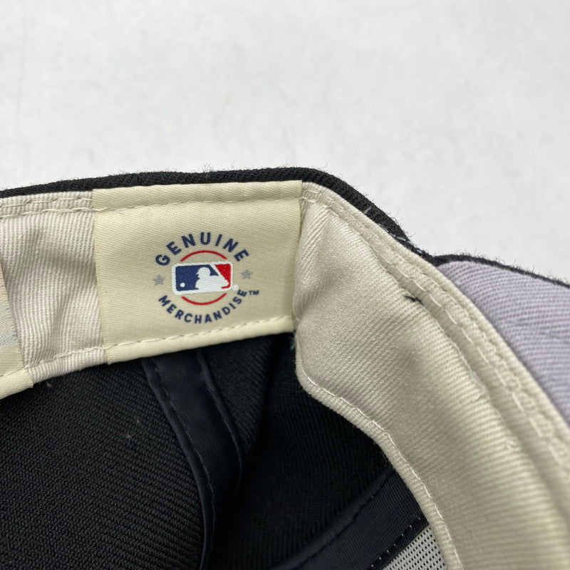 【中古品】【メンズ/レディース】 NEW ERA ニューエラ×ESSENTIALS エッセンシャルズ 59FIFTY LOGO CAP ロゴ キャップ 帽子 185-261017-cs-18-izu サイズ：7 1/4 カラー：ブラック×クリーム 万代Net店