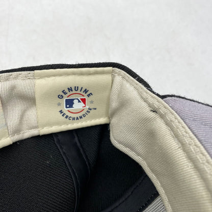 【中古品】【メンズ/レディース】 NEW ERA ニューエラ×ESSENTIALS エッセンシャルズ 59FIFTY LOGO CAP ロゴ キャップ 帽子 185-261017-cs-18-izu サイズ：7 1/4 カラー：ブラック×クリーム 万代Net店