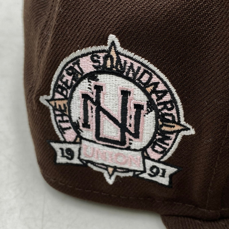 【中古品】【メンズ/レディース】 NEW ERA ニューエラ×UNION ユニオン 59FIFTY U HALO LOGO CAP ロゴ キャップ 帽子 185-261017-cs-17-izu サイズ：7 3/8 カラー：ブラウン 万代Net店