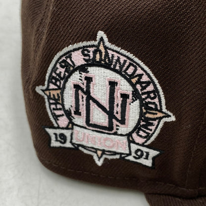 【中古品】【メンズ/レディース】 NEW ERA ニューエラ×UNION ユニオン 59FIFTY U HALO LOGO CAP ロゴ キャップ 帽子 185-261017-cs-17-izu サイズ：7 3/8 カラー：ブラウン 万代Net店