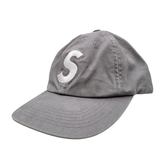 【中古品】【メンズ/レディース】 Supreme シュプリーム WASHED CANVAS S LOGO 6-PANEL ウォッシュ キャンバス Sロゴ 6パネル キャップ 帽子 185-261013-as-24-izu サイズ：ONE SIZE カラー：グレー 万代Net店