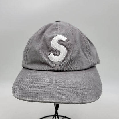 【中古品】【メンズ/レディース】 Supreme シュプリーム WASHED CANVAS S LOGO 6-PANEL ウォッシュ キャンバス Sロゴ 6パネル キャップ 帽子 185-261013-as-24-izu サイズ：ONE SIZE カラー：グレー 万代Net店